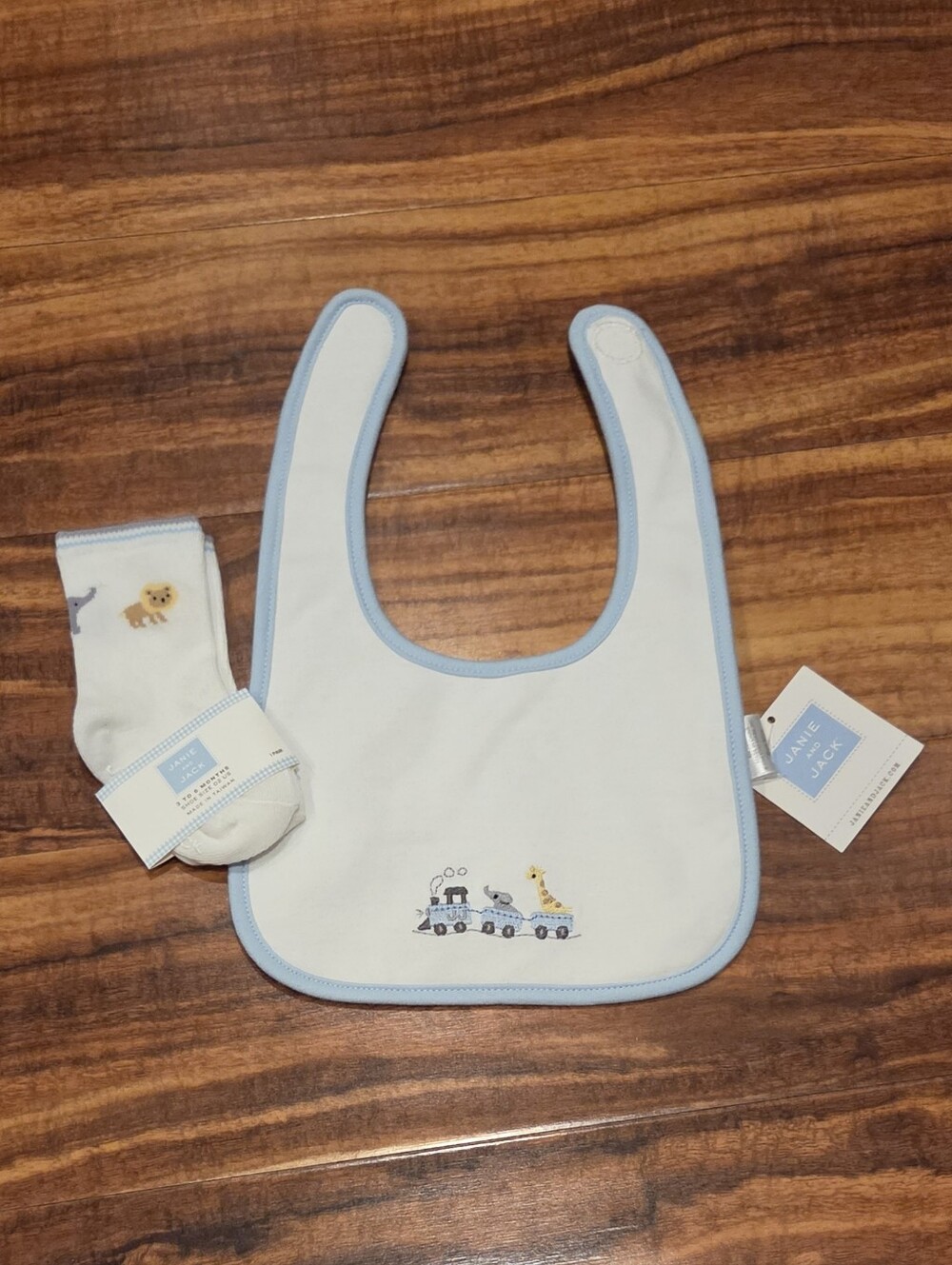 Janie and Jack NWT 3-6 Months Animal Socks and Reversible Bib